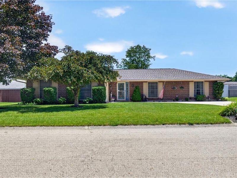 3131 Magnolia Drive, Troy, OH 45373 Photo 2