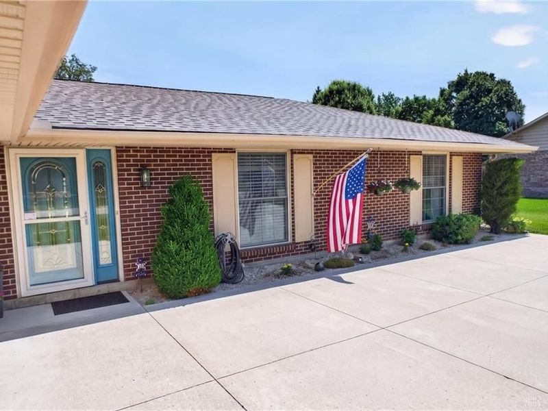 3131 Magnolia Drive, Troy, OH 45373 Photo 3
