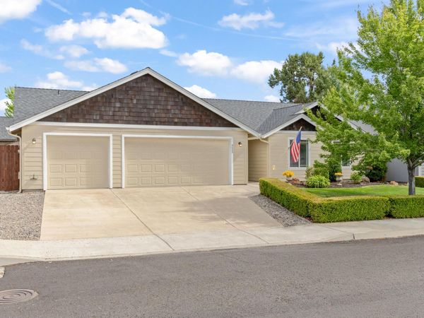 2035 NW Kilnwood Lane, Redmond, OR 97756