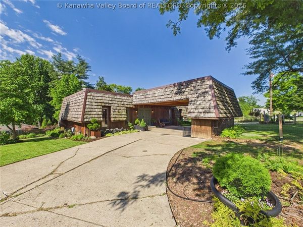 1025 Marina Drive, Hurricane, WV 25526