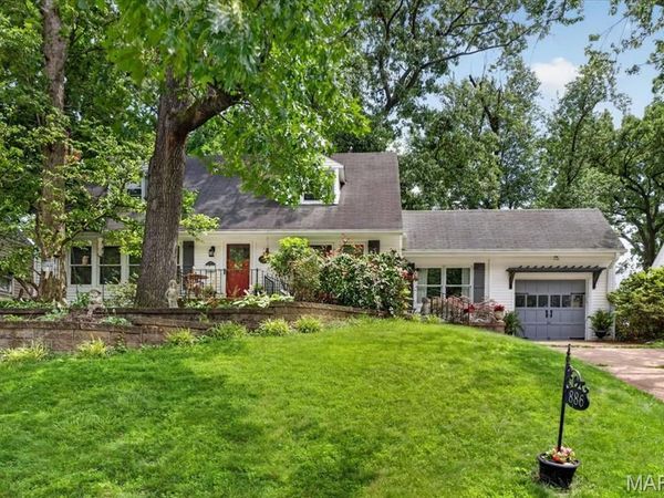 886 Woodbine Drive, St Louis, MO 63126