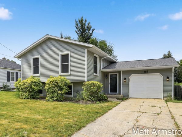1185 52nd Street SE, Kentwood, MI 49508