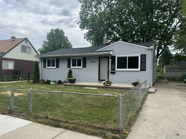 1042 Red Leaf Lane, Ypsilanti, MI 48198