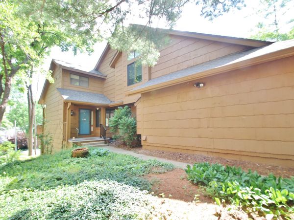 7047 Oak Brook Drive , Urbandale, IA 50322