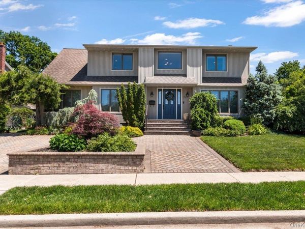 37 Sylvia Road, Plainview, NY 11803