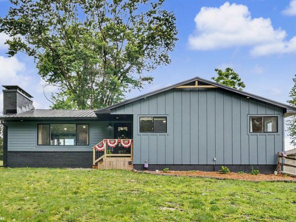 905 S Briarwood Lane, Mount Pleasant, IA 52641