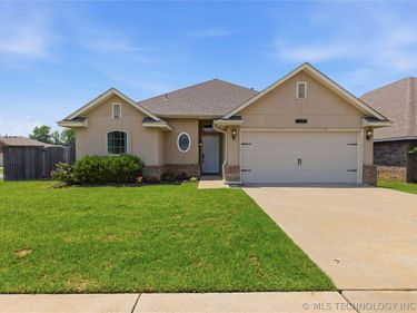 10714 Masters Circle , Jenks, OK 74037