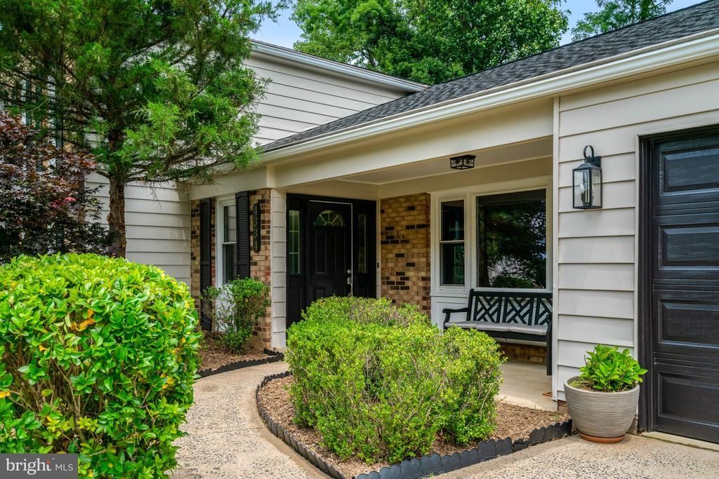 4334 Stream Bed Way, Alexandria, VA 22306 Main Photo