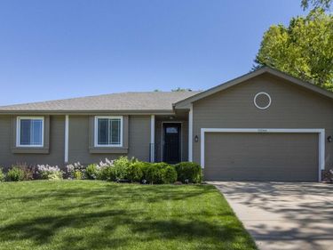 15066 Sherwood Avenue, Omaha, NE 68116