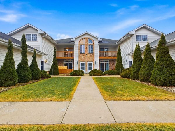 6248 S Creekside Dr, Unit 16, Cudahy, WI 53110