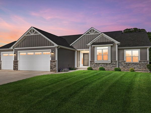 9154 Creekside Cir, Pleasant Prairie, WI 53158