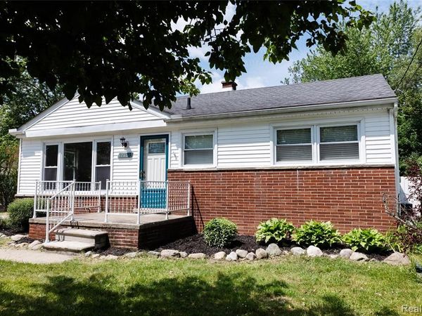 32501 Robeson Street, St. Clair Shores, MI 48082