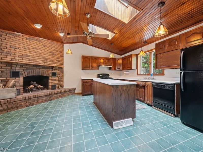 614 Whitney Road, Conneaut, OH 44030 Photo 8