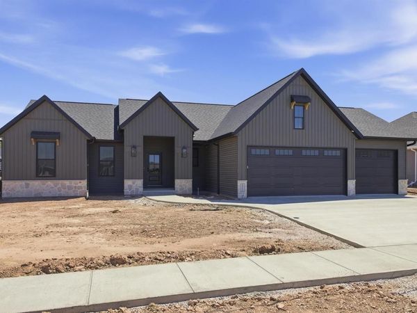 N8860 KILLARNEY WAY, Menasha, WI 54952