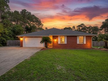 8680 Laredo Street, Navarre, FL 32566