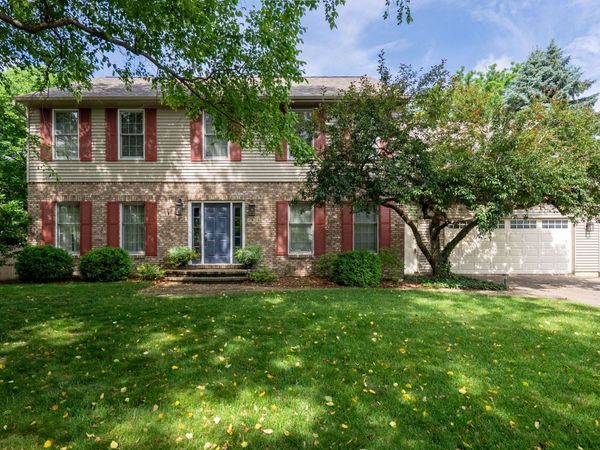 1926 Ashford Road, Bettendorf, IA 52722