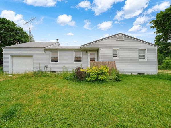 4901 E Weston , Blissfield, MI 46013