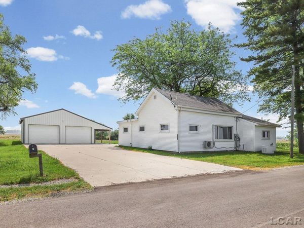 2405 S Piotter , Blissfield, MI 49228