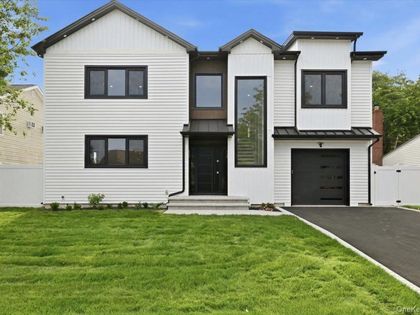 24 Middle Lane Westbury, NY 11590