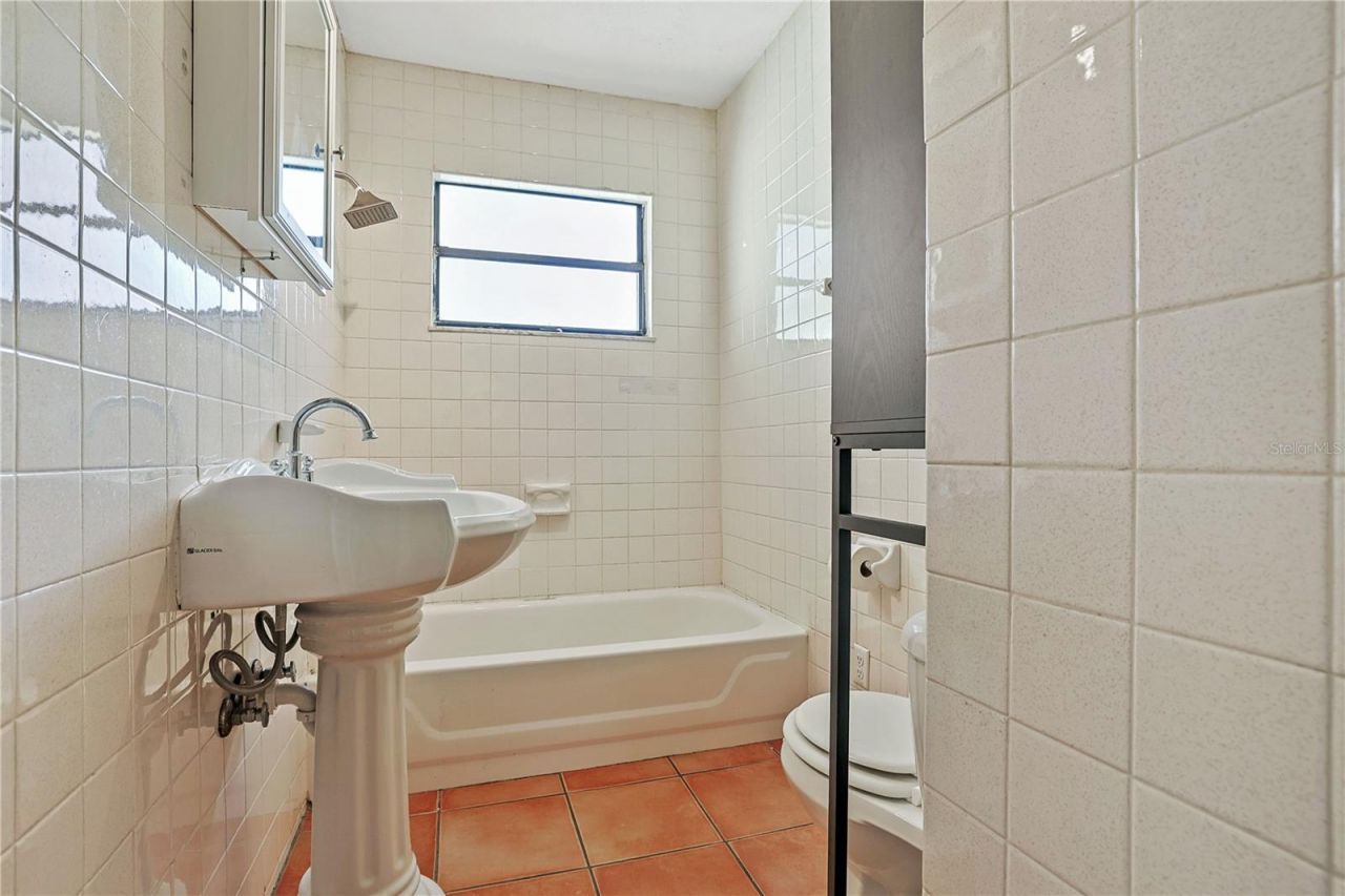 1418 E Powhatan Avenue , Tampa, FL 33604 Photo