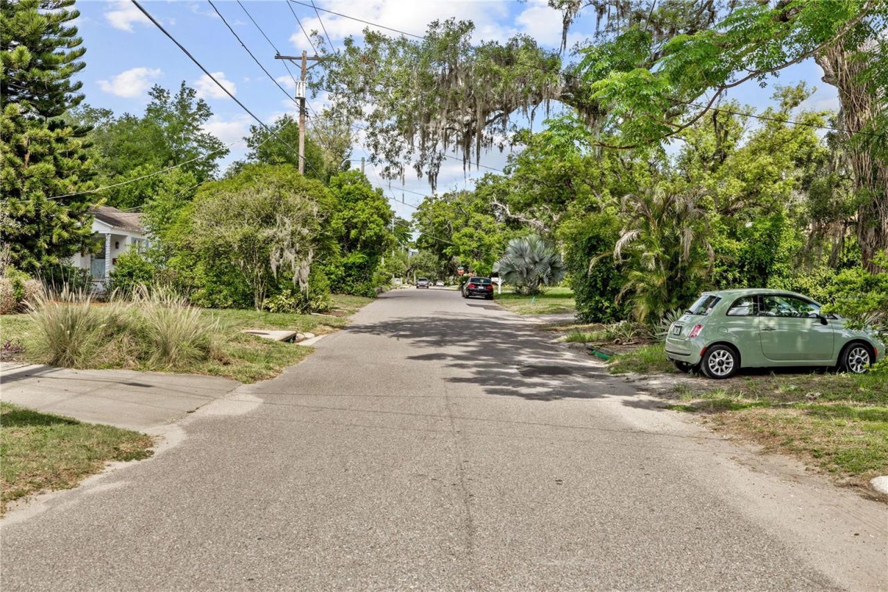 1418 E Powhatan Avenue , Tampa, FL 33604 Photo