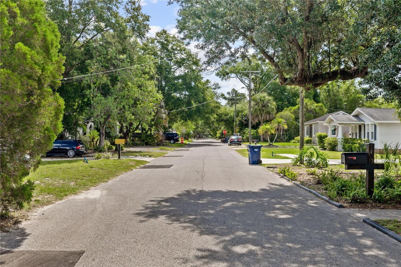 1418 E Powhatan Avenue , Tampa, FL 33604 Photo
