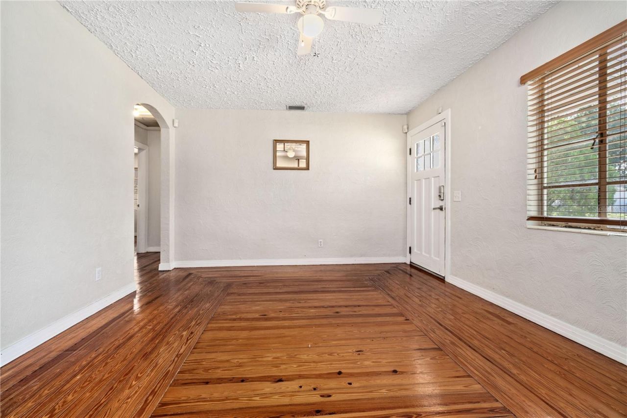 1418 E Powhatan Avenue , Tampa, FL 33604 Photo