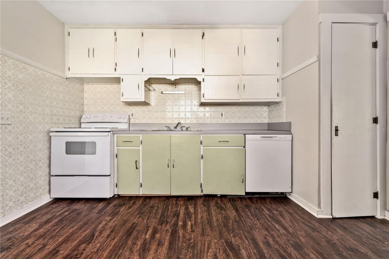 1418 E Powhatan Avenue , Tampa, FL 33604 Photo