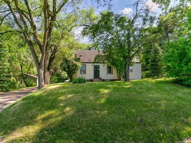 1612 County Road C E, Maplewood, MN 55109
