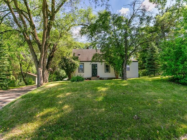 1612 County Road C E, Maplewood, MN 55109