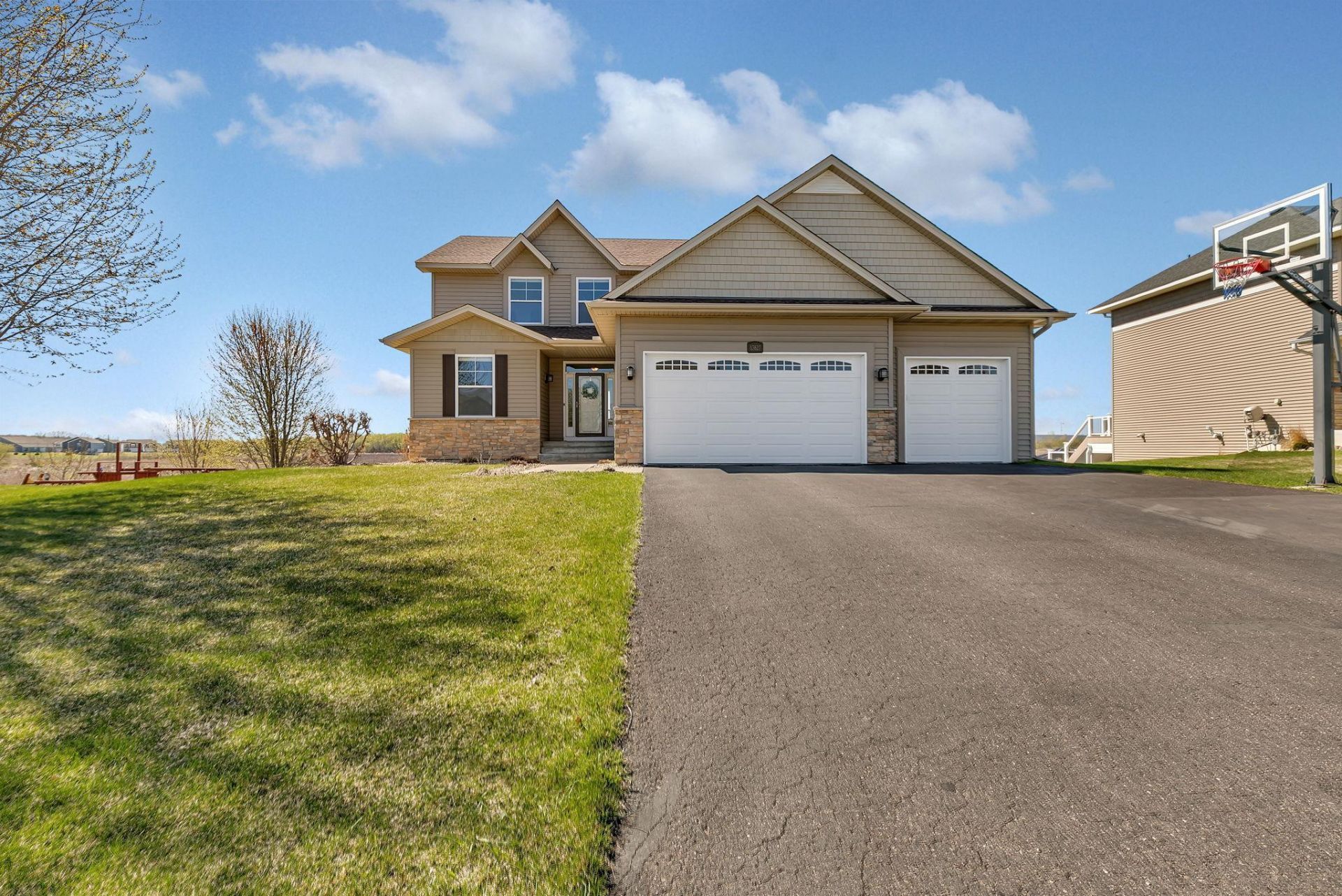 13827 Savanna Drive , Rogers, MN 55374