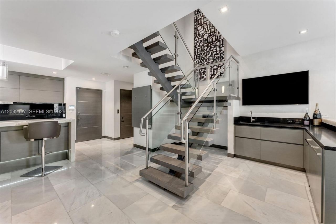 5021 NE London Walk Ter , Unit 50, Miami, FL 33138 Photo