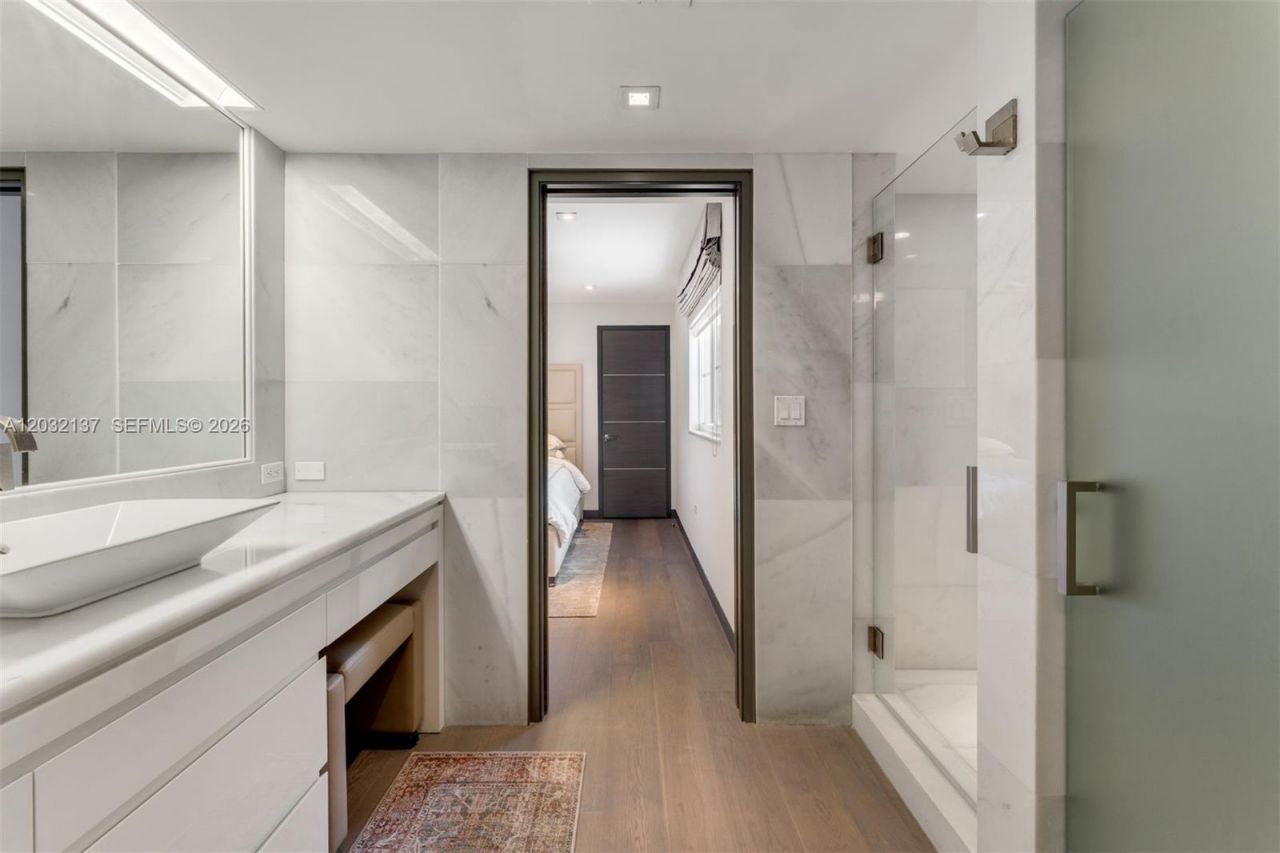 5021 NE London Walk Ter , Unit 50, Miami, FL 33138 Photo