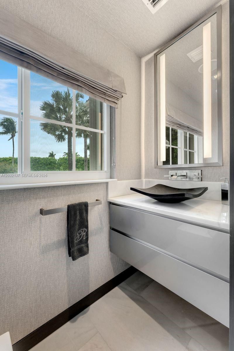 5021 NE London Walk Ter , Unit 50, Miami, FL 33138 Photo