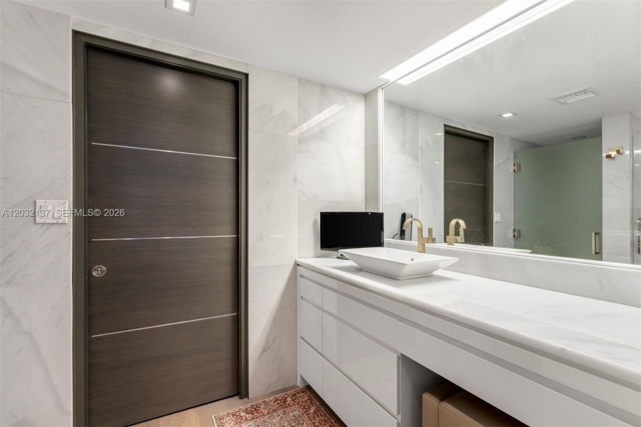 5021 NE London Walk Ter , Unit 50, Miami, FL 33138 Photo
