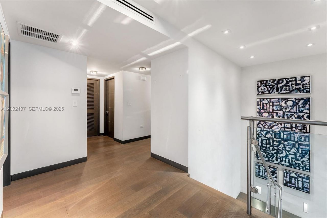5021 NE London Walk Ter , Unit 50, Miami, FL 33138 Photo