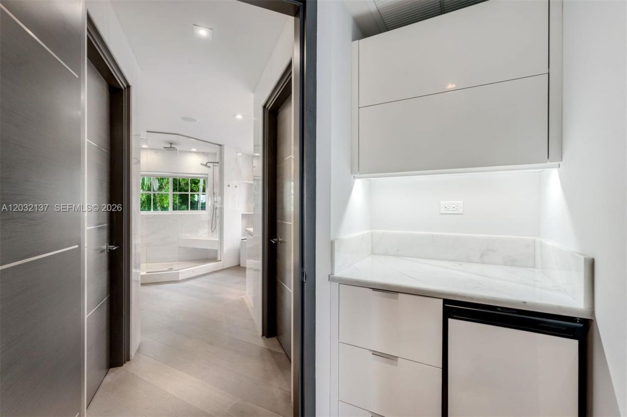 5021 NE London Walk Ter , Unit 50, Miami, FL 33138 Photo