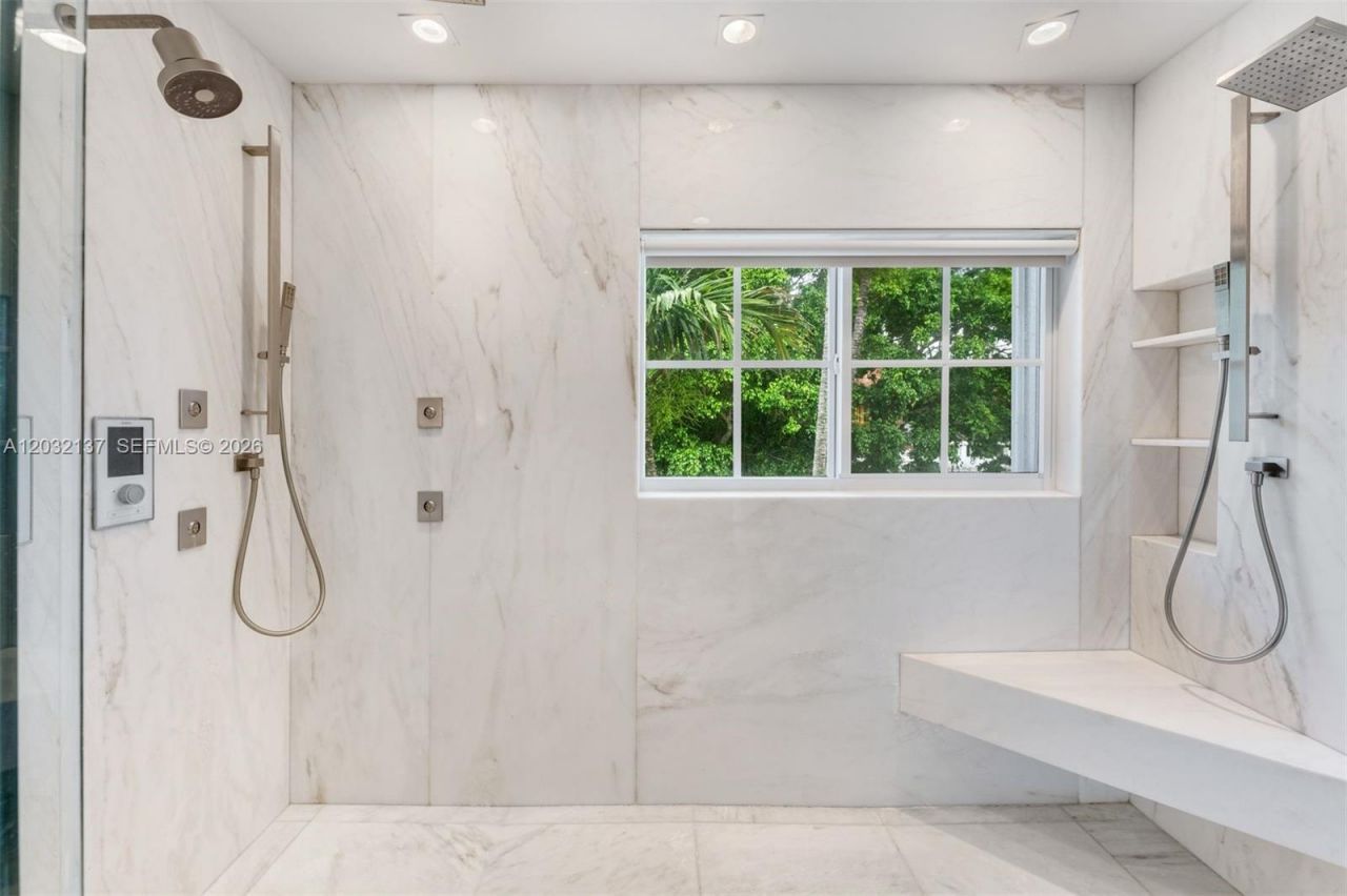 5021 NE London Walk Ter , Unit 50, Miami, FL 33138 Photo