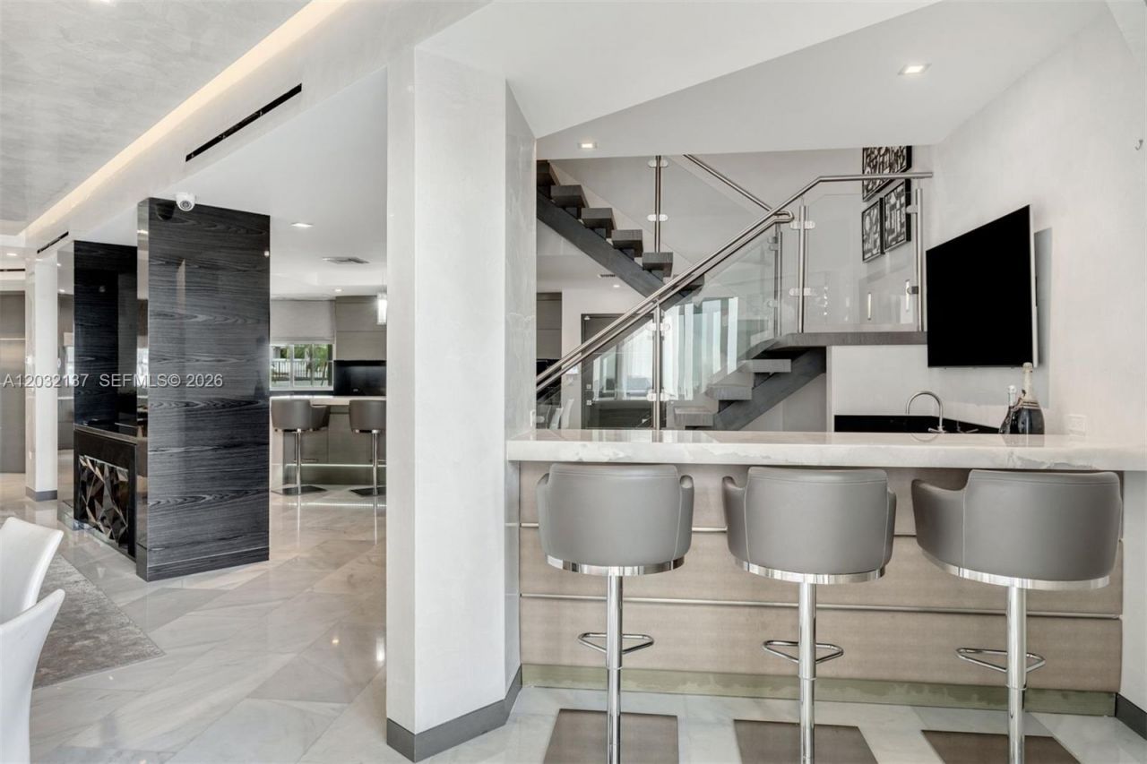 5021 NE London Walk Ter , Unit 50, Miami, FL 33138 Photo