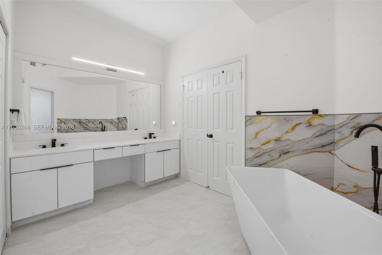 3500 Mystic Pointe Dr , Unit PH5, Aventura, FL 33180 Photo