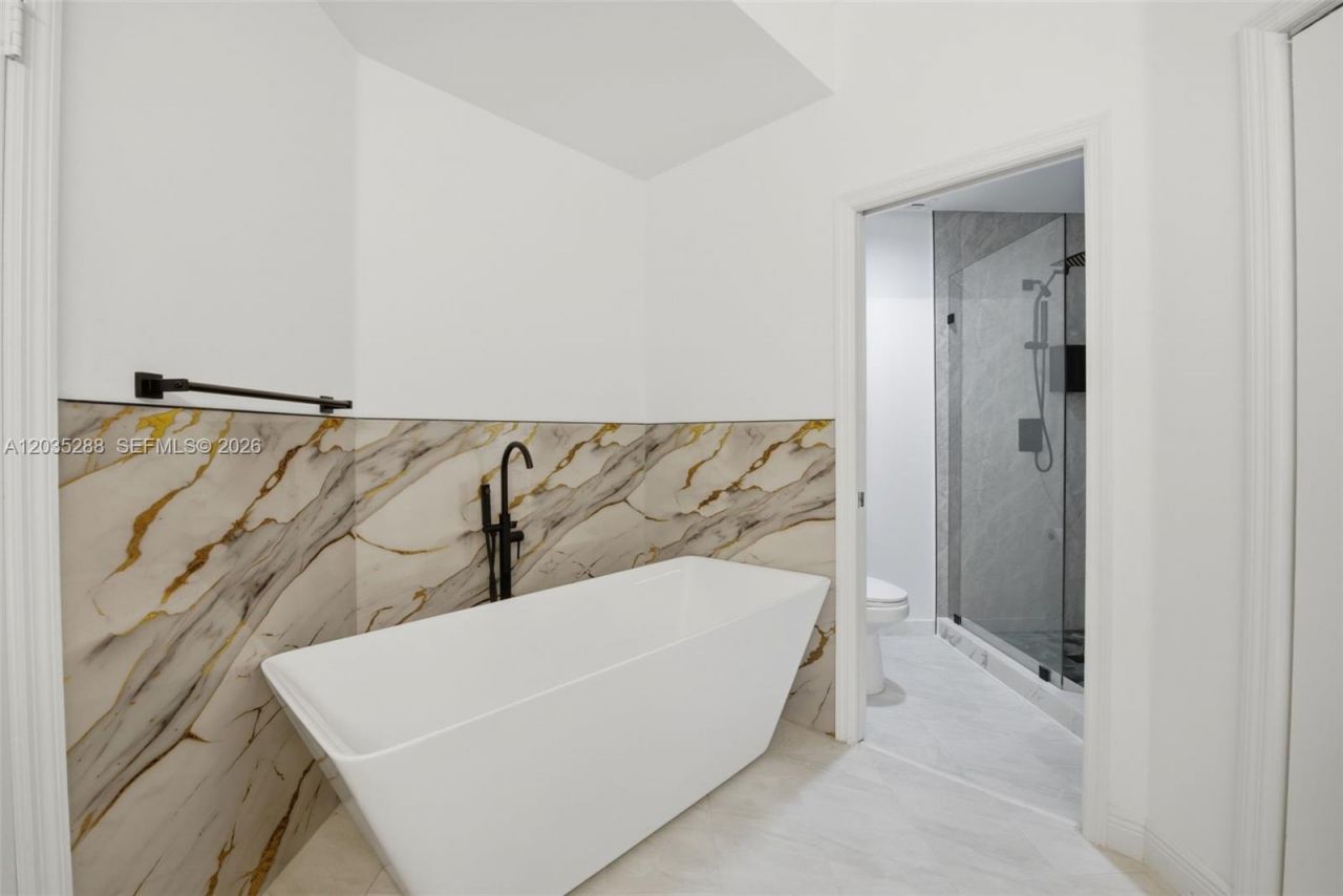 3500 Mystic Pointe Dr , Unit PH5, Aventura, FL 33180 Photo