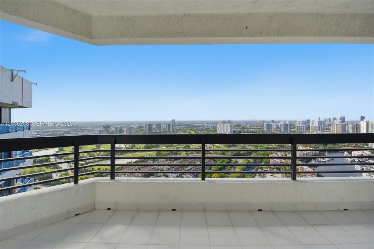 3500 Mystic Pointe Dr , Unit PH5, Aventura, FL 33180 Photo