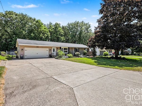 15888 Vinecrest Avenue, Spring Lake, MI 49456