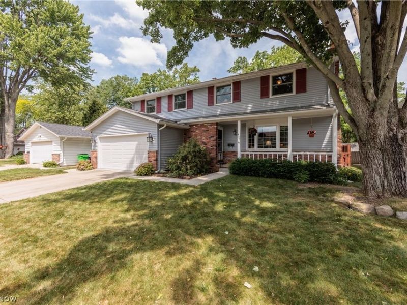 457 Edgewood Circle, Berea, OH 44017 Photo 2