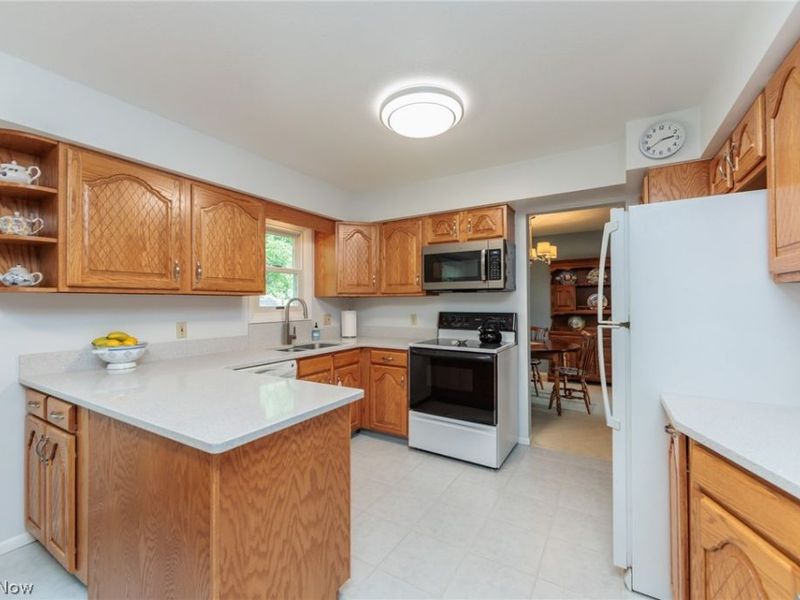 457 Edgewood Circle, Berea, OH 44017 Photo 4