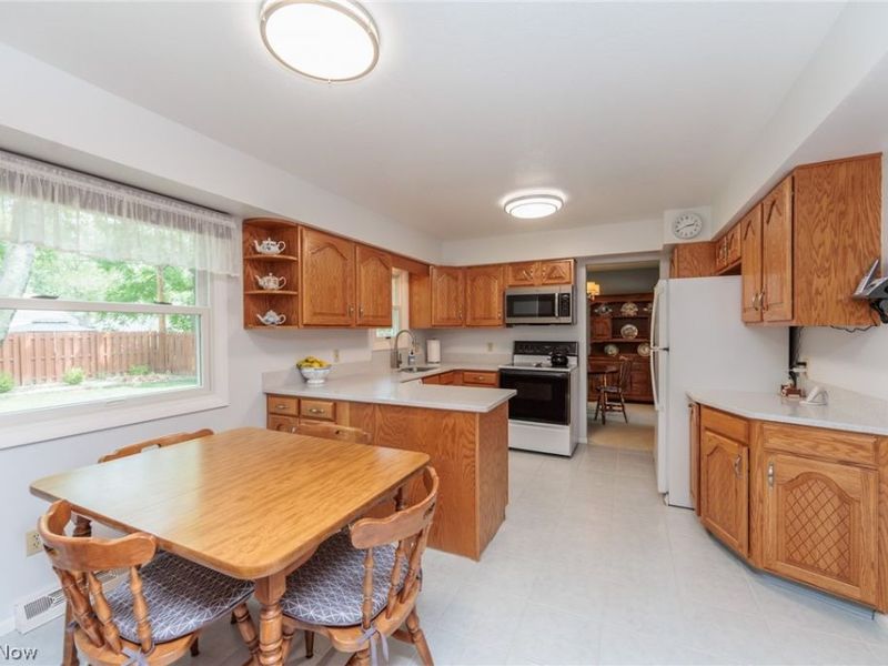 457 Edgewood Circle, Berea, OH 44017 Photo 5