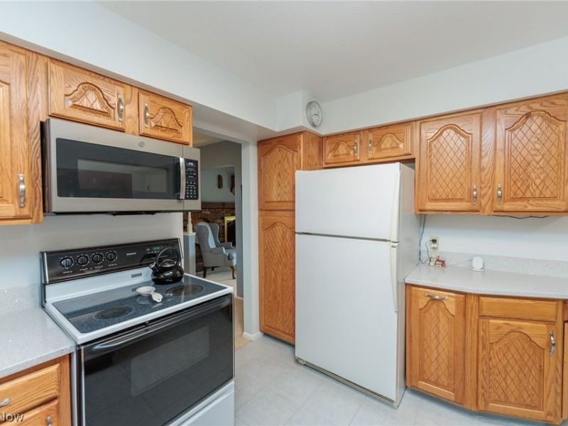 457 Edgewood Circle, Berea, OH 44017 Photo 7