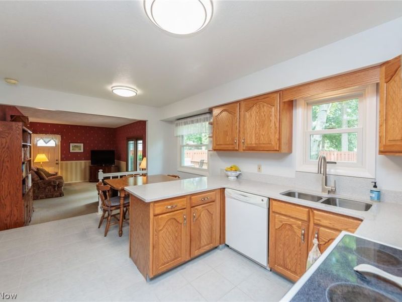 457 Edgewood Circle, Berea, OH 44017 Photo 9