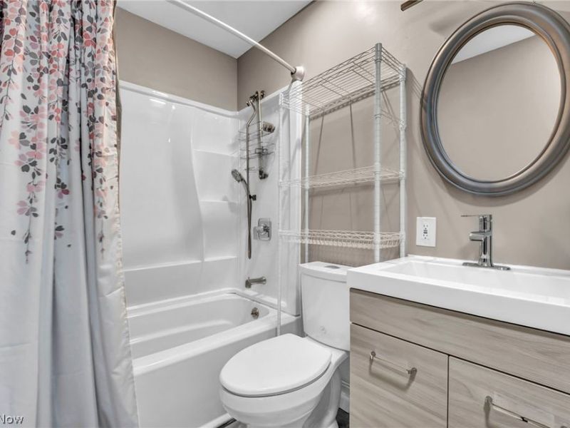 14291 Gallatin Boulevard, Brook Park, OH 44142 Photo 5