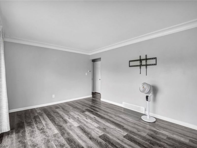14291 Gallatin Boulevard, Brook Park, OH 44142 Photo 7